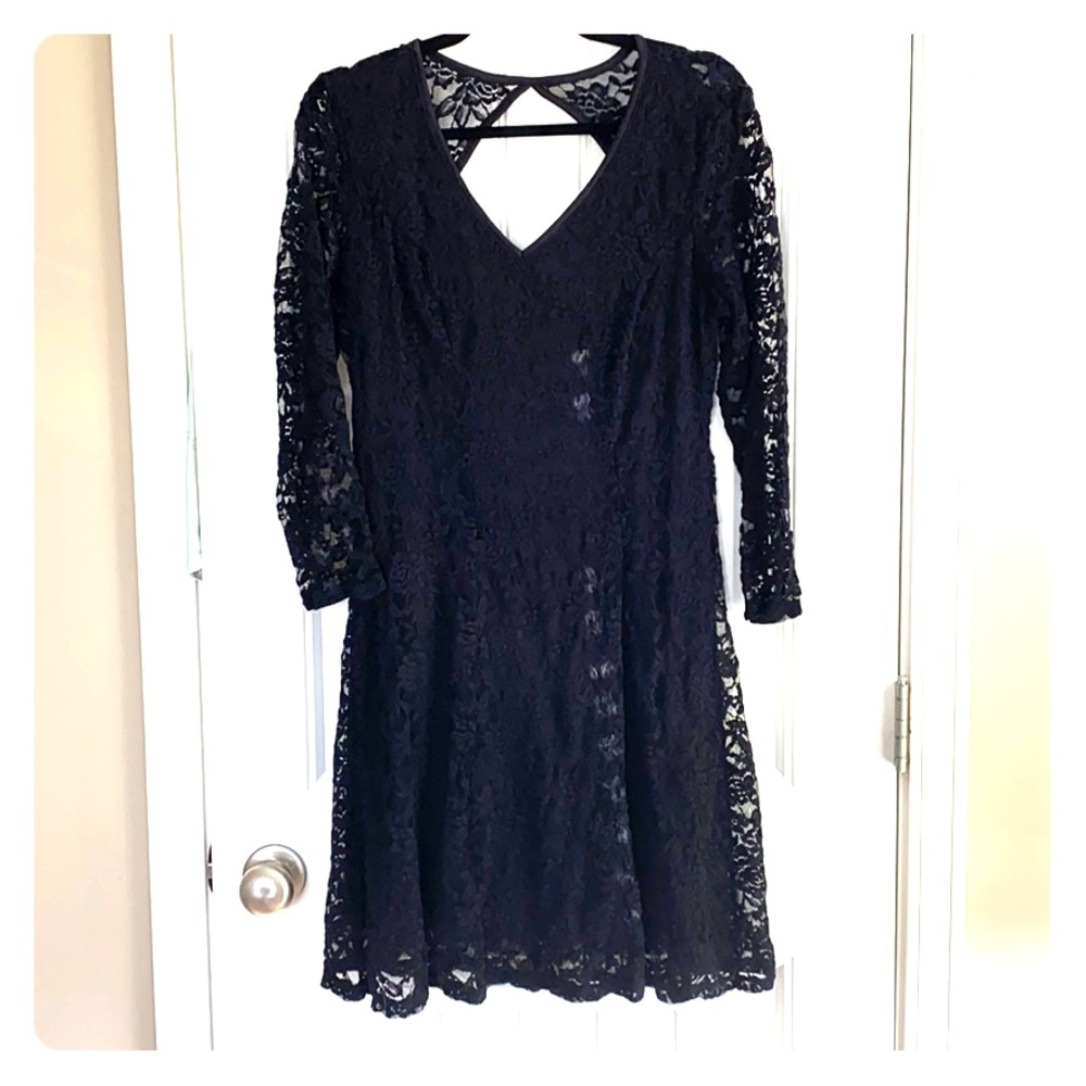 Little black dress w lacy arms